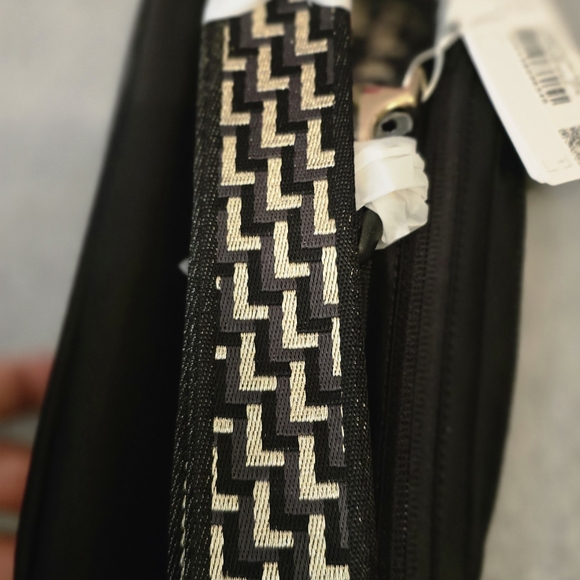 New Lululemon Black Metallic Belt Bag 1L - Picture 7 of 11